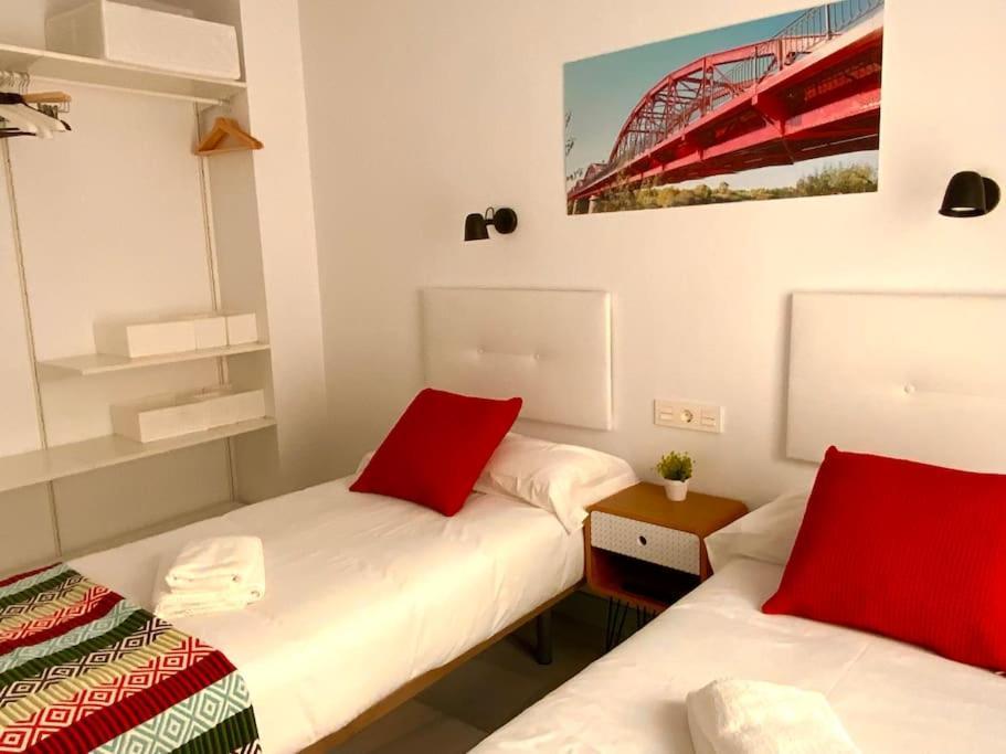 My Home In Triana, Luminoso Y Acogedor Apartamento Севилья Экстерьер фото